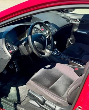 Honda Civic VIII Hatchback 3d 1.8 i-VTEC 140KM 2011 Honda Civic 1.8 i-VTEC 140KM benzyna niski przebieg PDC Climatronic welur, zdjęcie 14