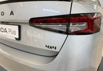 Skoda Superb IV Liftback 2.0 TSI 265KM 2024 Skoda Superb 2.0TSI 4X4 Sportline 2.0 Benzyna 265KM, zdjęcie 9