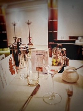 Скатерть ресторанная кремовая устойчивая к пятнам 210Х450