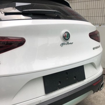 7 частей эмблемы автомобиля Alfa Romeo.