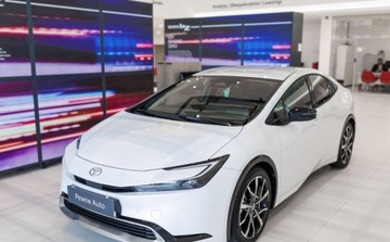 Toyota Prius V (XW60) 2.0  Hybrid Dynamic Force Plug-in 223KM 2023 Toyota Prius Plug-in 2.0 Hybrid Prestige 2.0 Hybryda 223KM, zdjęcie 13