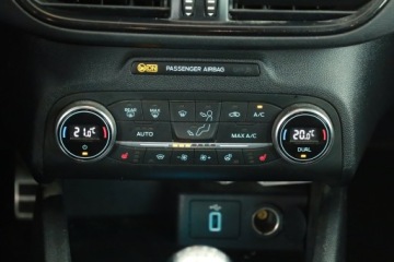 Ford Focus III Hatchback 5d facelifting 1.5 EcoBoost 182KM 2018 Ford Focus 1.5 EcoBoost, Salon Polska, Serwis ASO, zdjęcie 12