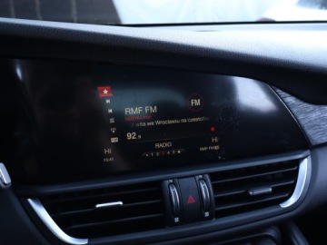 Alfa Romeo Giulia II Sedan 2.0 Turbo 200KM 2018 Alfa Romeo Giulia 2.0 Turbo, Salon Polska, zdjęcie 11