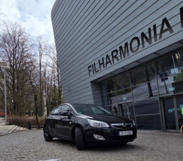 Opel Astra J Hatchback 5d 1.4 Turbo ECOTEC 140KM 2011 OPEL ASTRA J 2011 1.4 Turbo, zdjęcie 1