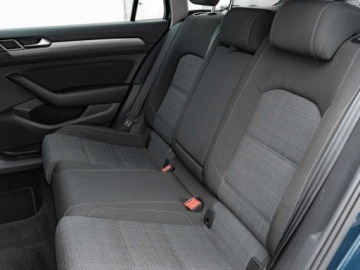 Volkswagen Passat B8 Variant Facelifting 1.5 TSI EVO 150KM 2021 Volkswagen Passat 1.5 TSI Business DSG HAK LED, zdjęcie 23