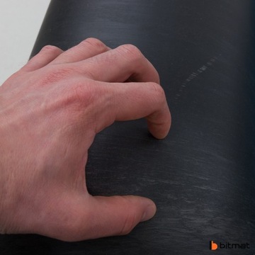 Звукоизоляционный звукоизоляционный коврик из твердой резины с толстым самоклеящимся войлоком.