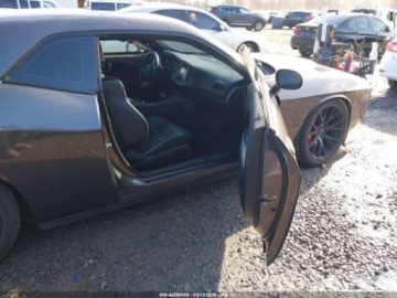 Dodge Challenger III 2016 Dodge Challenger Srt Hellcat 2016 6.2 Benzyna 707KM, zdjęcie 9