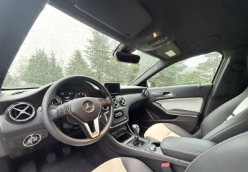 Mercedes Klasa A W176 Hatchback 5d 1.6 180 BlueEFFICIENCY 122KM 2013 Mercedes-Benz Klasa A Mercedes-Benz Klasa A 180 1.6 Benzyna 122KM, zdjęcie 16