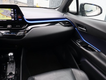 Toyota C-HR I Crossover 1.8 Hybrid 122KM 2017 Toyota C-HR 1.8 Hybrid, Salon Polska, zdjęcie 7