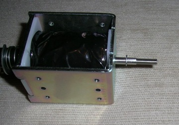 Elektromagnes Pchająco Ciągnący 24V sprężyna blokada