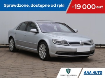 Volkswagen Phaeton 4.2 i V8 40V 335KM 2012