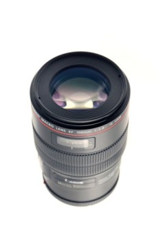 Canon 100 mm Macro L IS USM f/4.0