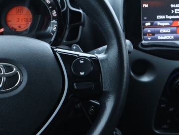 Toyota Aygo II Hatchback 3d Facelifting 1.0 VVT-i 72KM 2018 Toyota Aygo 1.0 VVT-i, Salon Polska, Automat, zdjęcie 18