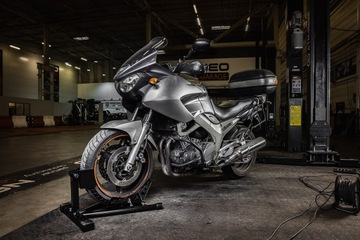 Подставка-держатель мотоцикла для переднего колеса и шины