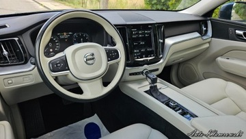 Volvo XC60 II Crossover T5 250KM 2020 Volvo XC 60 Volvo Xc60 2.0 T5 Panorama Skora El klapa Kamera 2.0, zdjęcie 9