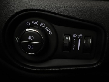 Jeep Renegade SUV Facelifting 1.3 GSE T4 Turbo 150KM 2018 Jeep Renegade 1.3TGDi Limited Automat Klimatyzacja, zdjęcie 33