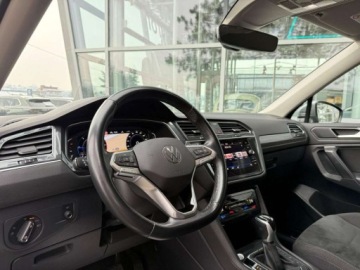 Volkswagen Tiguan II SUV Facelifting 2.0 TDI 150KM 2022 Volkswagen Tiguan 2.0 TDI 150KM 4x4 DSG MATRIX Kamera360 Hak Niski Przebie, zdjęcie 9