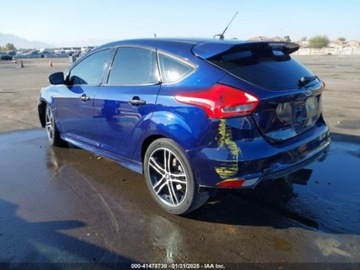 Ford Focus III 2016 Ford Focus 2016 Ford Focus 5dr HB ST 2.0 Benzyna 252KM, zdjęcie 4
