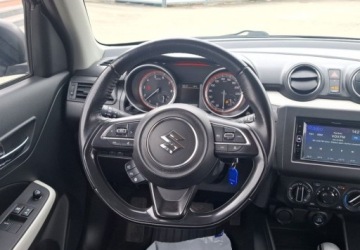 Suzuki Swift VI Hatchback Facelifting 1.2 DualJet SHVS 83KM 2021 Suzuki Swift 1.2 Dualjet SHVS Premium CVT 1.2 Benzyna 83KM, zdjęcie 8