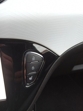 Opel Adam Hatchback 1.4 87KM 2015 Opel Adam klimatronik, parktronik, grzana kier., zdjęcie 16