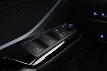 Toyota C-HR I Crossover Facelifting 1.8 Hybrid 122KM 2020 Toyota C-HR 1.8 Hybrid, Salon Polska, zdjęcie 19