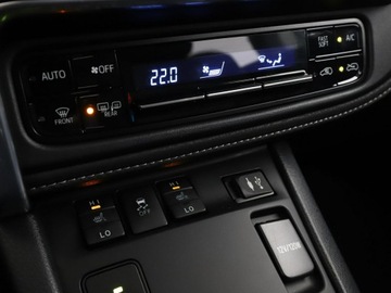 Toyota Auris II Hatchback 5d Facelifting 1.8 Hybrid 136KM 2017 Toyota Auris Edition-S+ kamera grzane fotele, zdjęcie 24