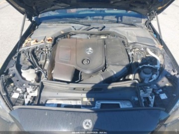 Mercedes Klasa C W206 Limuzyna 2.0 300 258KM 2022 Mercedes-Benz Klasa C MERCEDES-BENZ C 300 SEDAN 2.0 Benzyna 259KM, zdjęcie 11