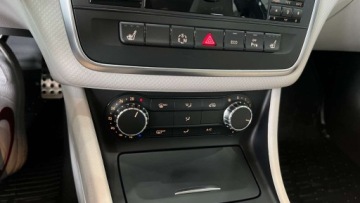 Mercedes Klasa A W176 Hatchback 5d 1.6 180 BlueEFFICIENCY 122KM 2014 Mercedes-Benz Klasa A Niepowtarzalny wyglad oraz stan Automat Ledy MOZLIWA, zdjęcie 31