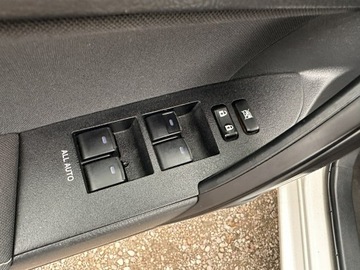 Toyota Corolla XI Sedan Facelifting 1,6 Valvematic 132KM 2017 Toyota Corolla 1.6 benzyna/Biała perła/Kamera, zdjęcie 10