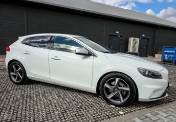 Volvo V40 II Cross Country D3 150KM 2013 Volvo V40 R-DESIGN D3 2,0 R5 150KM Automat 2.0 Diesel 150KM, zdjęcie 2