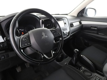Mitsubishi Outlander III SUV Facelifting 2015 2.0 MIVEC 150KM 2016 Mitsubishi Outlander kamera grzane fotele tempomat, zdjęcie 13