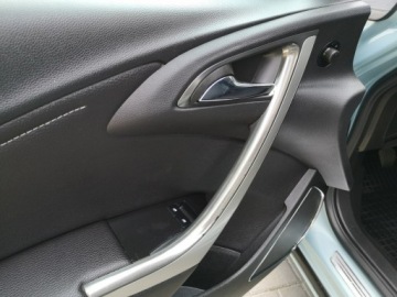 Opel Astra J Hatchback 5d 1.6 Twinport ECOTEC 115KM 2010 Opel Astra 1,6 16v Klimatronik Isofix Tempomat Alu, zdjęcie 10