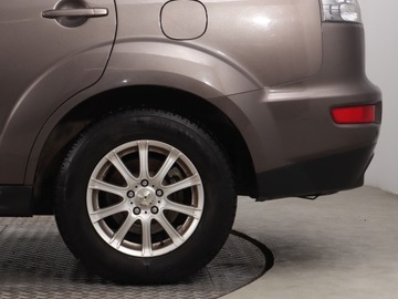 Mitsubishi Outlander II 2.4 MIVEC 170KM 2010 Mitsubishi Outlander 2.4 MIVEC, 4X4, 7 miejsc, zdjęcie 14