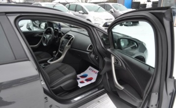 Opel Astra J Sports Tourer 1.4 Turbo ECOTEC 140KM 2012 Opel Astra 1.4 150 JAHRE Benzyna Tempomat Cz. parkowania Klimatyzacja 1.4, zdjęcie 13