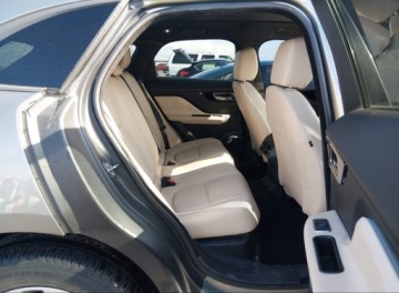 Jaguar F-Pace SUV 2.0 i4 250KM 2018 Jaguar F-Pace 2018r., 25t Premium, 2L, od ubezpieczalni 2.0 Benzyna 250KM, zdjęcie 9