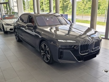 BMW Seria 7 G70 Sedan 3.0 40d 299KM 2025 BMW Seria 7 740d xDrive Sport Sedan 3.0 (299KM) 2025, zdjęcie 3