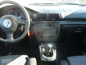 Volkswagen Passat B5 Sedan 1.9 TDI 130KM 2001 Volkswagen Passat Volkswagen Passat B5 Highline Klimatronik Zmieniarka Zar, zdjęcie 19