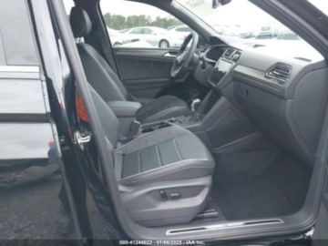 Volkswagen Tiguan II 2022 Volkswagen Tiguan Sel R-Line, 2022r., 4x4, 2.0L 2.0 Benzyna 184KM, zdjęcie 8