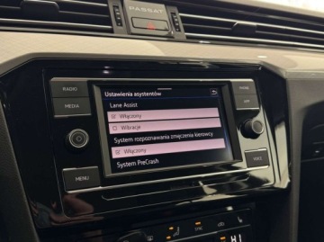 Volkswagen Passat B8 Variant Facelifting 2.0 TDI SCR 150KM 2023 Volkswagen Passat Business ACC LED Hak CarPlayAndroid Auto Podgrzewan, zdjęcie 33