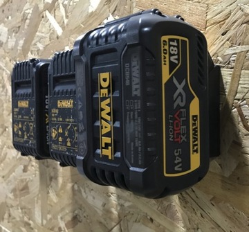Держатель батареи DeWalt 18 В.