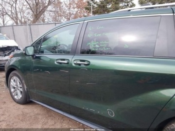 Toyota Sienna III 2022 Toyota Sienna Platinum 2022 2.5 Hybryda 189KM, zdjęcie 2