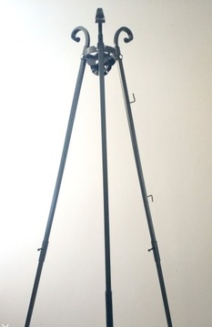 ДЕКОРАТИВНАЯ ПОДСТАВКА ДЛЯ ГРИЛЯ-ШТАТИВА, СЛОЖЕННАЯ ИЗ ПРОФИЛЯ