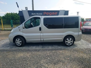 Opel Vivaro A Combi L1 2.0 CDTI 115KM 2013 Opel Vivaro Opel Vivaro 2.0 CDTI L1H1 Design Edition 2.0 Diesel 114KM, zdjęcie 2