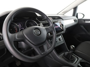 Volkswagen Touran III 1.2 TSI 110KM 2017 Volkswagen Touran navigacja klimatyzacja grzane, zdjęcie 13