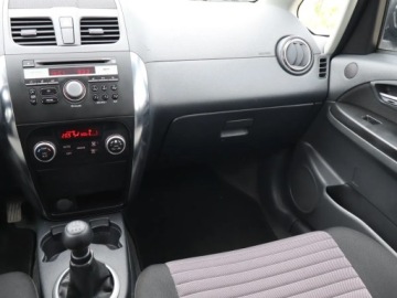 Suzuki SX4 I Hatchback Facelifting 1.6 VVT 120KM 2011 Suzuki SX4 1.6 VVT, Klima, Klimatronic, zdjęcie 7