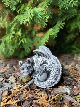 Betonowa figura Smok leżący rzeźba betonowa do ogrodu Smok figurki