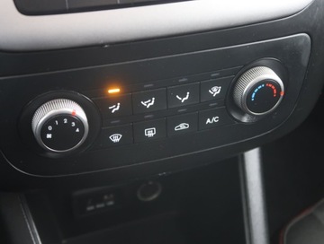 Kia Venga Mikrovan 1.4 DOHC CVVT 90KM 2015 Kia Venga 1.4 CVVT, Navi, Klima, Tempomat, zdjęcie 11