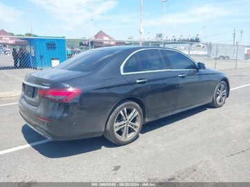 Mercedes Klasa E W213 2021 Mercedes-Benz Klasa E 350 4Matic Pakiet AMG Bogata wersja 2.0 255KM, zdjęcie 4