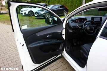 Peugeot 5008 II Crossover Facelifting 1.5 BlueHDi 130KM 2021 Peugeot 5008 Peugeot 5008 1.5 BlueHDI Allure SampS 1.5 Diesel 130KM, zdjęcie 28