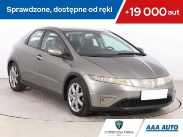 Honda Civic VIII Hatchback 3d 2.2 i-CTDi 140KM 2007 Honda Civic 2.2 i-CTDi, Klima,ALU